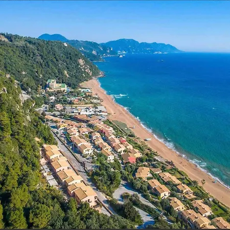 Seafront Calista House With Garden Casa vacanze *