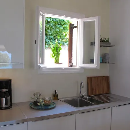 Seafront Calista House With Garden *