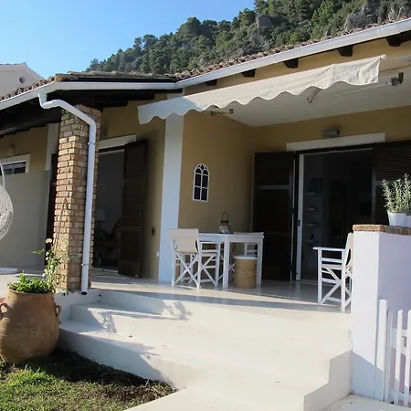 Seafront Calista House With Garden Dom wakacyjny *