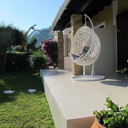 Seafront Calista House With Garden Glyfada (Corfu)