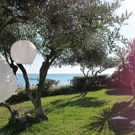 Seafront Calista House With Garden