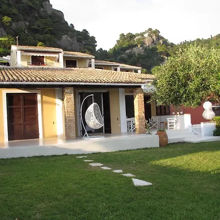 Holiday home Seafront Calista House With Garden Glyfada (Corfu)