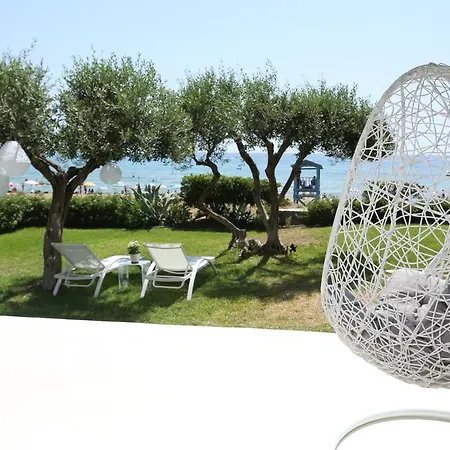 Seafront Calista House With Garden Glyfada (Corfu)