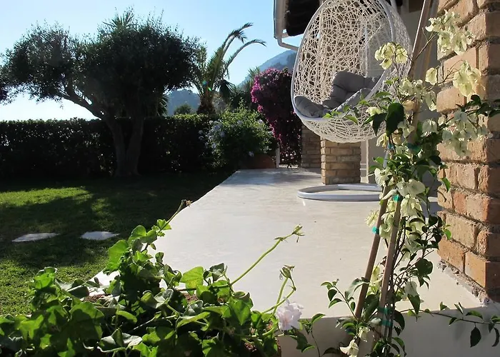 בית נופש Seafront Calista House With Garden גליפאדה