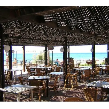 Seafront Calista House With Garden 度假居